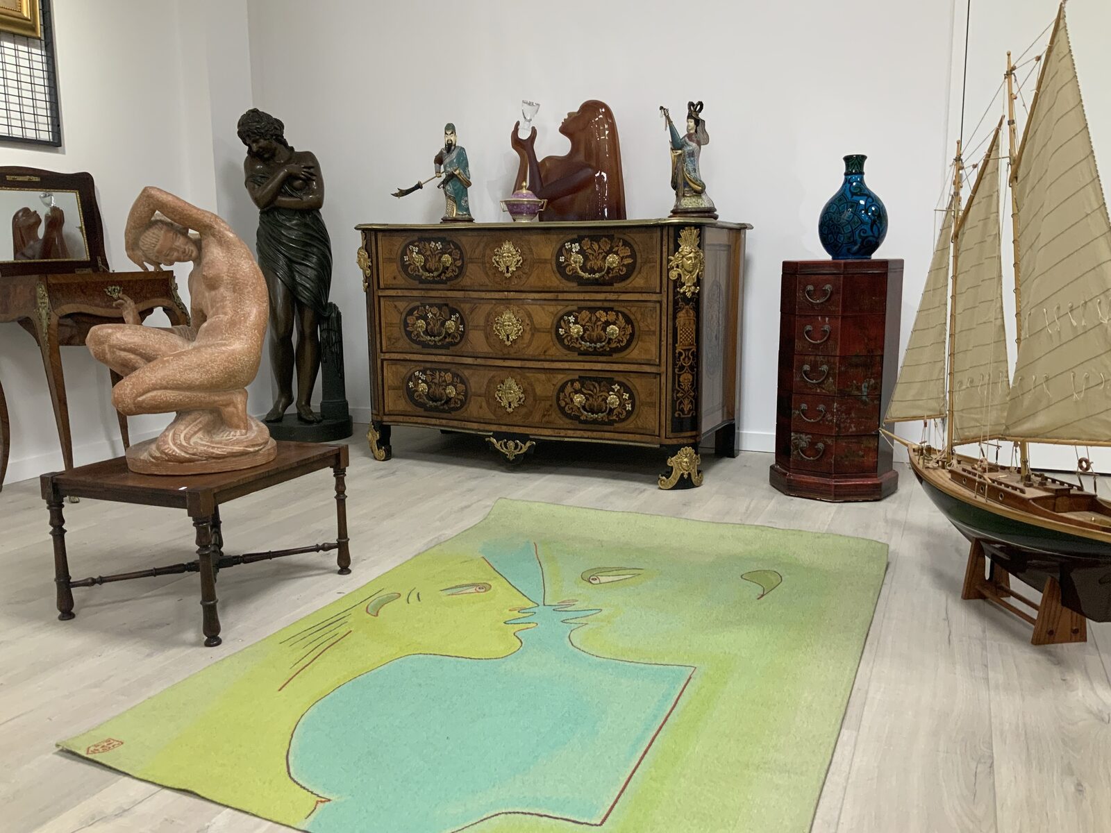 Mobilier et sculptures